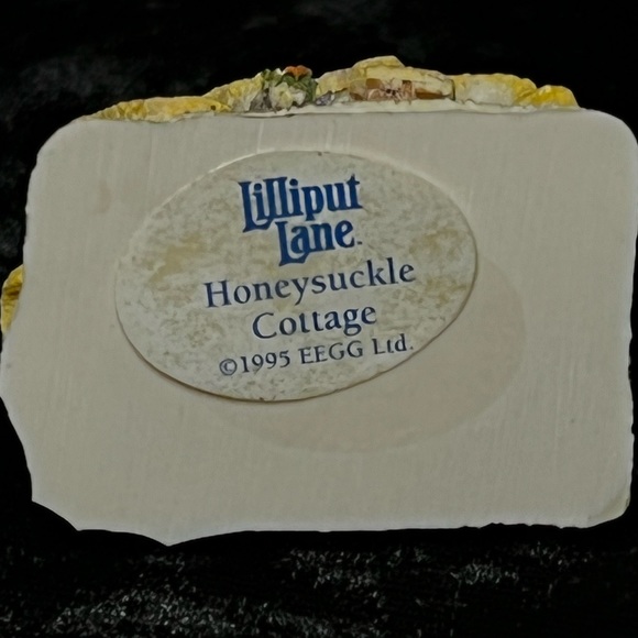 Lilliput Lane - Honeysuckle Cottage Miniature - Dream Miniatures Collection - Picture 6 of 6